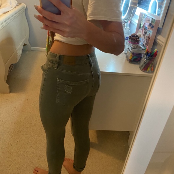 American Eagle Ripped Jeans - Picture 5 of 7